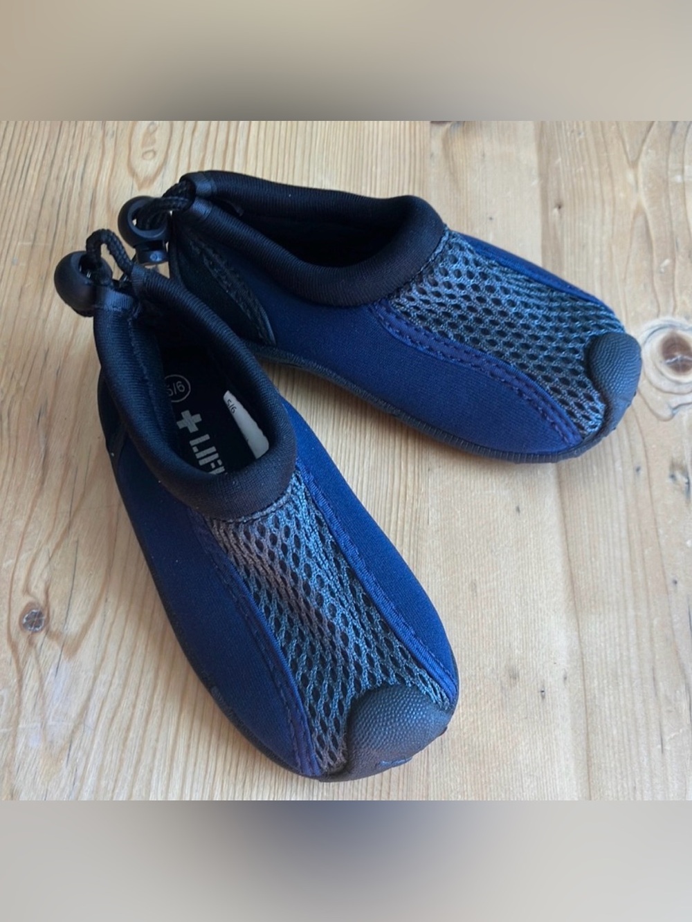 Lifeguard 5/6 Little Kids Water Shoes Blue Black Like New